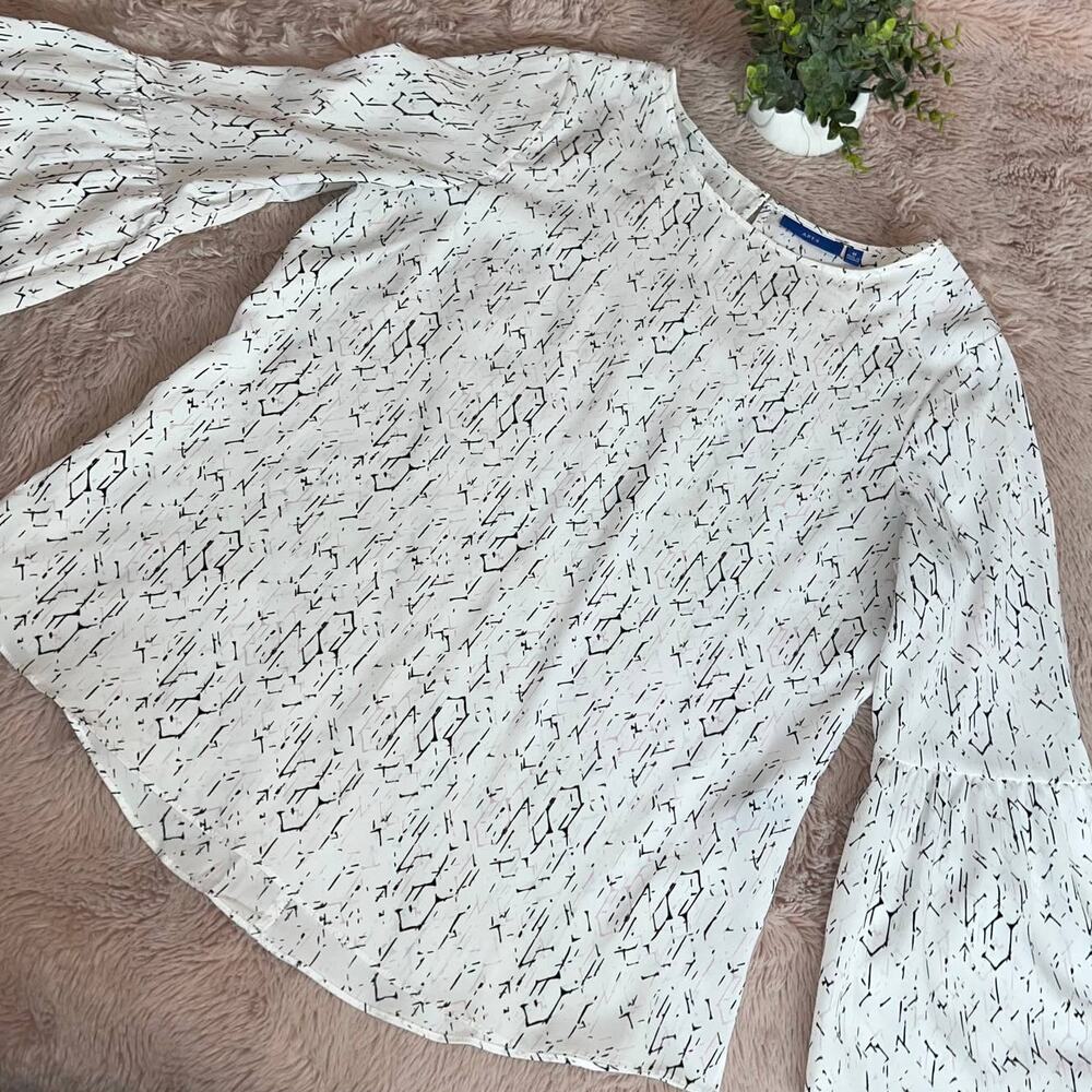 Apt. 9 White Abstract Print Bell Sleeve Lightweight Career Blouse Size: Med